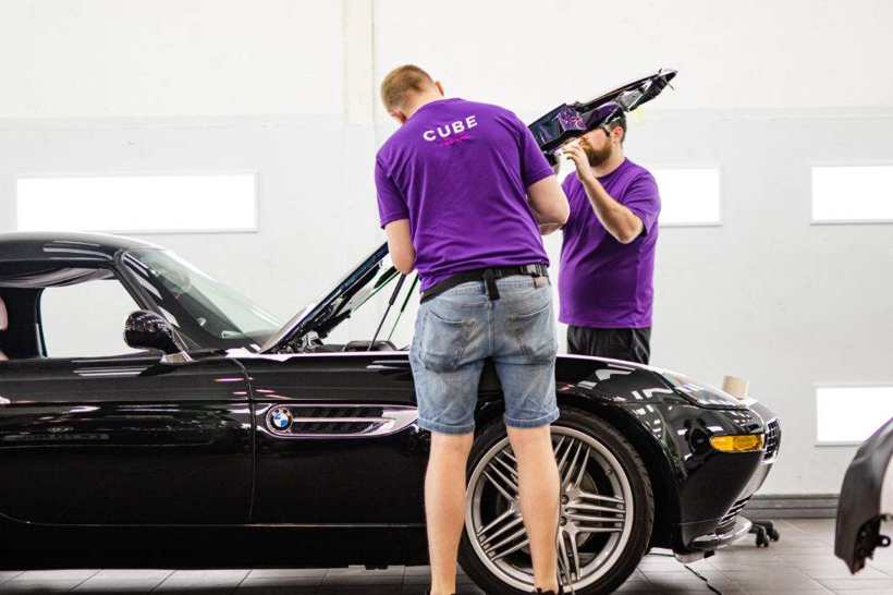 Wrap Cube fitters wrapping a Blacklane Mercedes EQS